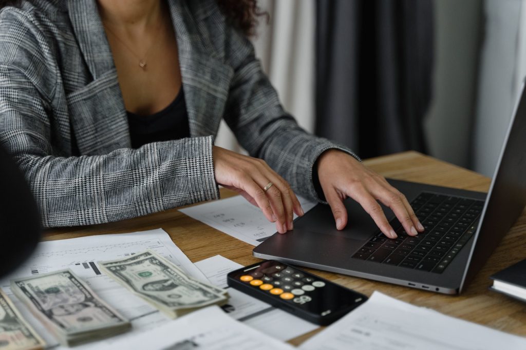 How a Fractional CFO Can Make Your Ecommerce Business More Attractive to Investors